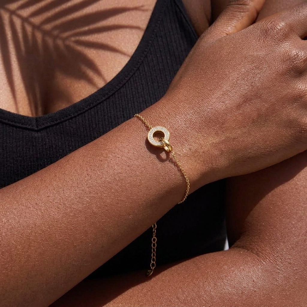 Bracelet avec un medaillon croise